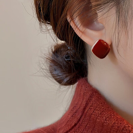 Idel burgundy square French high-end commuting autumn and winter earrings women's trendy earrings earrings birthday gift women's jewelry Chelizi red earrings E0609