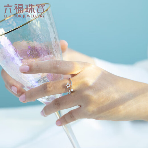 Lukfook Jewelry Starry Series Platinum 950 Star Track Platinum Ring Price: Approximately 2.24 grams