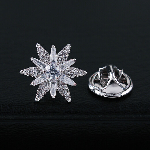 Qianbaolai Xiao Zhan's same style small snowflake brooch men's suit business light lock button decorative shirt collar pin silver gift box