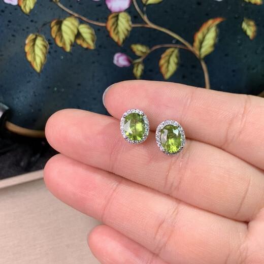 Fat Donglai's same style peridot earrings new style 925 silver plated platinum inlaid simple 6*8Mm