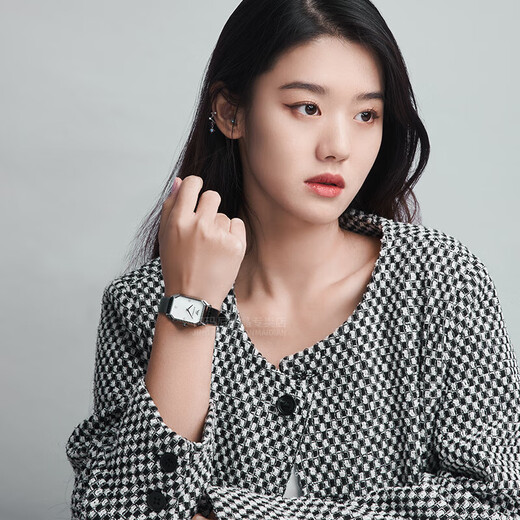 Emporio Armani watch ladies European and American square disc quartz women's watch birthday gift for girlfriend Retro square watch AR11148