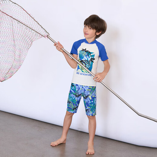 AIMER KIDS summer new product professional swimsuit material chlorine-resistant sunscreen children's swimsuit boys' swimming trunks three-quarter pants dinosaur adventure print blue background jungle full print 100