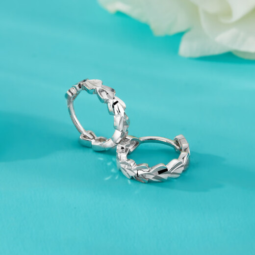 Yuan Shengfu's new high-quality PT950 shiny platinum earrings, versatile platinum heart-shaped earrings, 1.92g