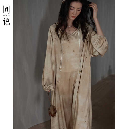 Gleichzeitige Nachthemd für Frauen im Frühjahr und Herbsteisen-Ice Seide Langsame lose Hauskleidung High-End-Mode kann draußen für den neuen Pyjamas-Frauen-S-3524 m getragen werden