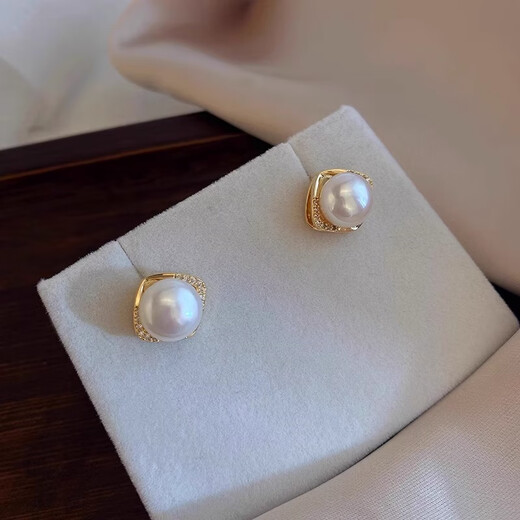 Yican Ni Ni's same freshwater imitation pearl earrings 2025 new popular earrings women's high-end earrings without piercing ear clips Ni Ni's same freshwater pearl earrings
