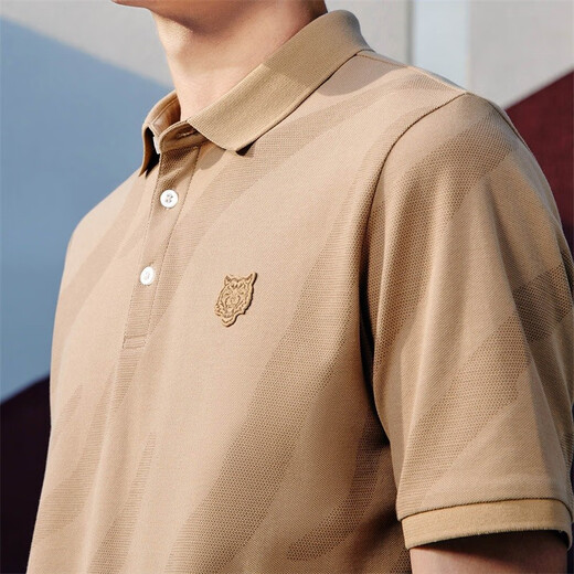 与狼共舞POLO衫男夏季简约休闲冰丝老虎满印短polo上衣男 701卡其 M 170/88A