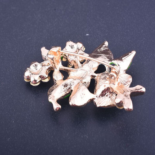 Suiyu Xianyan exquisite rose brooch, versatile flower corsage, anti-exposure accessories, women's A style