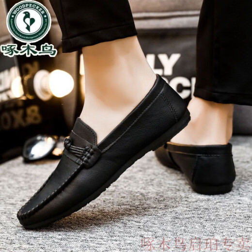 Zapatos de hombres de lujo de Light Light de carpintero 2025 Nuevos zapatos Doudou de cuero de moda para hombres Zapatos casuales de estilo para hombres Corea de cuero casual de cuero D826 Negro 44