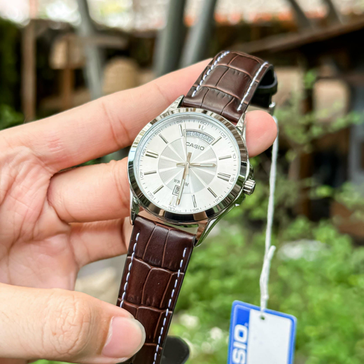 卡西欧（CASIO）手表商务休闲简约夜光指针防水三眼石英男表 MTP-1381L-7A