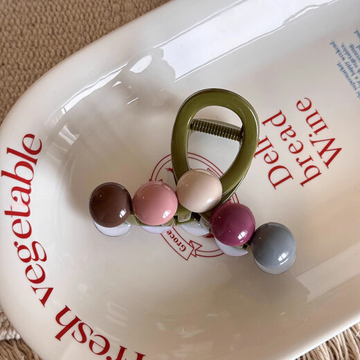 Tang Funi's 2024 internet celebrity hairpin is suitable for hair accessories with small hair volume. Colorful bean medium-sized gripper clip. High-end shark clip. Milk tea-colored bead gripper clip.