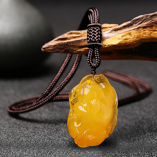 Beeswax water drop pendant natural necklace for men and women Pixiu sweater chain Wushi brand chicken oil yellow peace buckle pendant-lanyard style with certificate