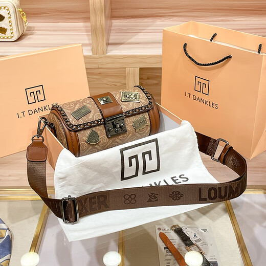 I.t Dankles Hong Kong Brand Geuthesine Leather Women's Bag 2025 Nouvelle niche Boucle de serrure imprimée sac cylindrique Sac à épaule large Sac à corps croisé à un épaule Couleur Khaki (coffret cadeau Counter Box Set)