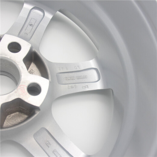 [Instalación del paquete] Tyrone (TL) Reemplazo de llantas de aleación de aluminio caliente Adecuado para Nissan Buick Volkswagen Singleels Crown Silver pintado de 15 pulgadas TL6189