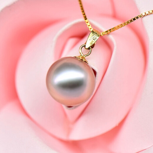 Drops of water form pearls. Nanzhu Family's round freshwater pearl 18K gold pendant is a classic and simple gift for your girlfriend. 8-9mm white pearl + white 18k gold holder.