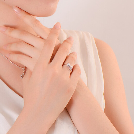 Yuanshengfu new fashion platinum PT950 ring women's versatile bow platinum ring adjustable 3.69 g