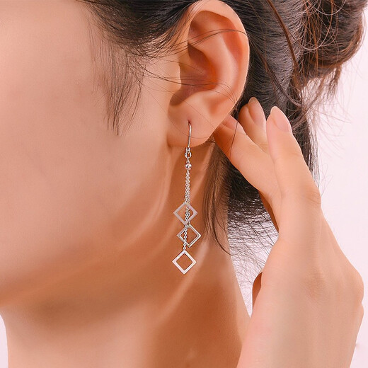 Yuan Shengfu's new PT950 premium three-line square platinum ear hooks, fashionable platinum earrings, earrings 2.97g
