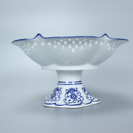 Xindeheng Jingdezhen ceramic fruit plate 8 inches Chinese classical hollow blue and white apple fruit plate candy plate dried fruit plate six leaves (12 inches)