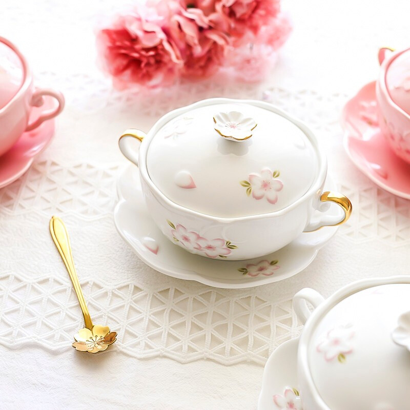 Jiayi Kitchen Japanese-style cherry blossom double-eared bowl with lid porridge bowl palace embossed sugar water dessert bowl steamed egg bowl ceramic bird's nest bowl stew pot white covered bowl + white plate + golden cherry blossom spoon
