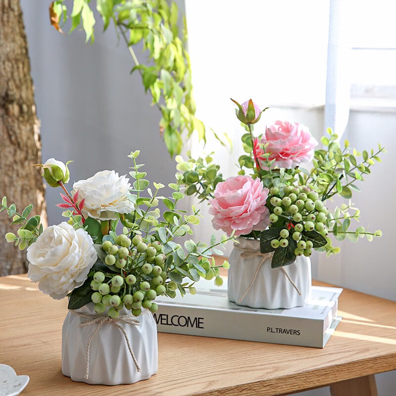Fan. Makeup coffee table flowers, simulated floral art, Nordic style potted plants, INS decoration, fake flowers, dining table, home furnishings, living room set, table flowers, pink porcelain vase, Luoli powder set