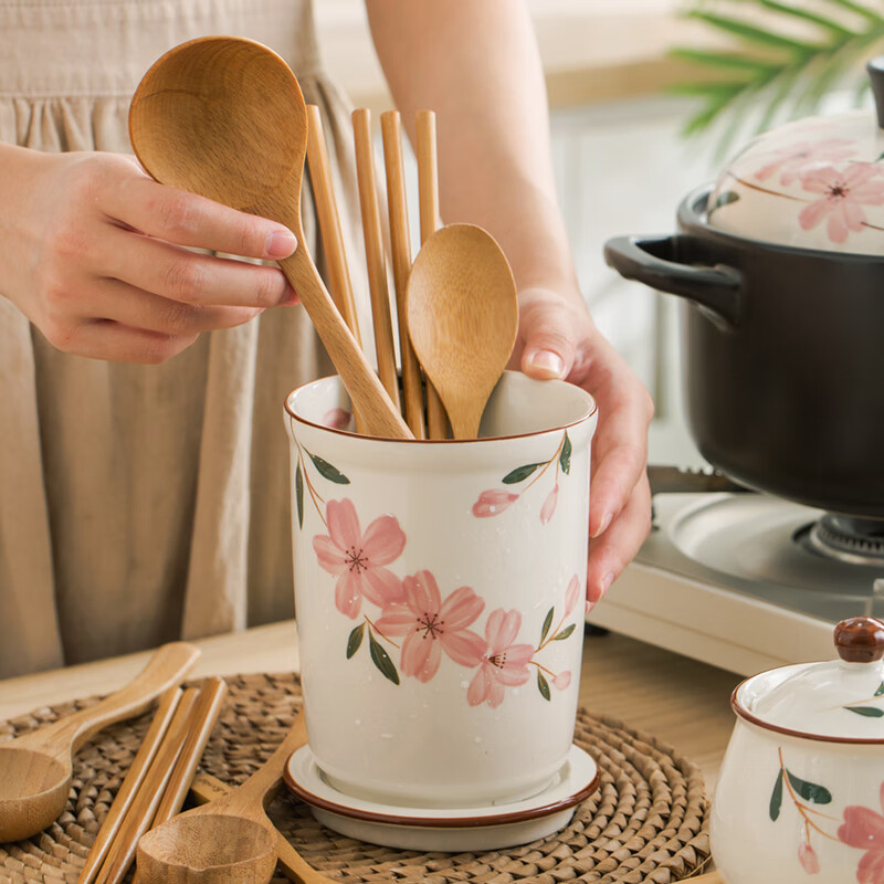 Duomeiran Japanese-style cherry blossom chopstick tube ceramic chopstick holder household drain chopstick basket chopstick bucket chopstick cage storage chopstick holder hand-painted cherry blossom chopstick tube