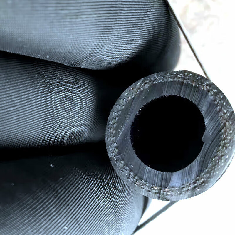 High wear-resistant cloth cord rubber sandblasting pipe for mobile high-pressure hand-operated sandblasting machine in shipyard. High wear-resistant sandblasting pipe inner diameter 13*22 per roll