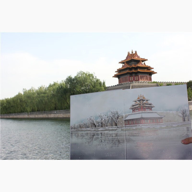 This is the Forbidden City (3 volumes in hardcover gift box) 200 hand-painted drawings reproduce the 600 years of the Forbidden City, allowing children to understand the real Forbidden City 7-10 years old