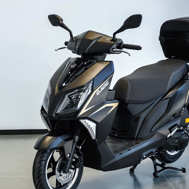 Qianjiang original and authentic new Qianjiang TAN125 motorcycle scooter and Hong 125 have the same platform and imitate UY125 appearance, matte black