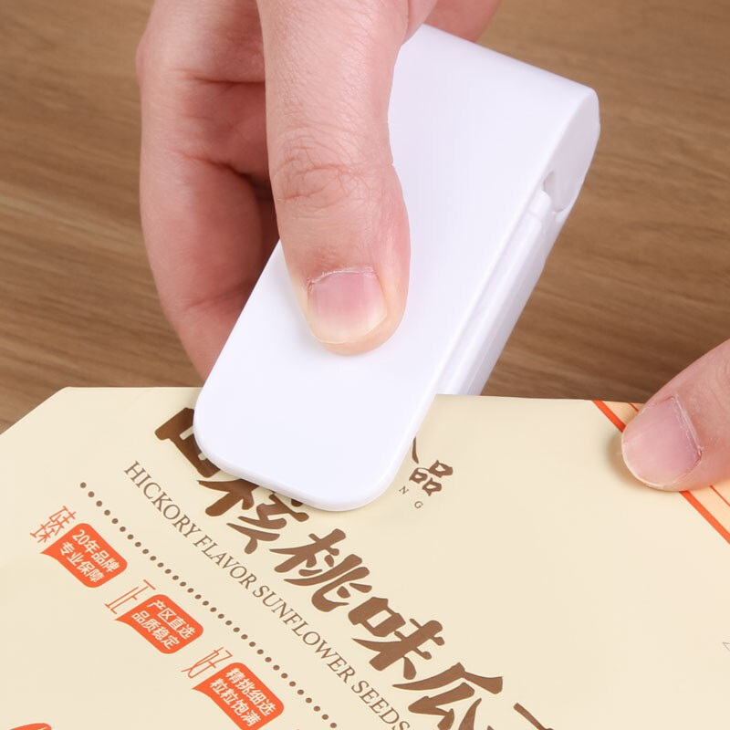 SAFEBET Japanese-style household sealing machine mini portable sealing machine kitchen fresh-keeping bag heating sealing plastic bag sealing white