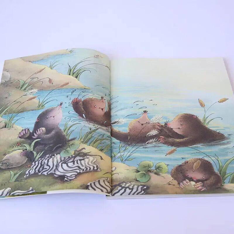 Classic Chinese fairy tales that touch children's hearts The Mole's Moon River Extracurricular reading Reading Extracurricular books summer homework Summer transition from primary school to junior high school Summer transition from primary school to junior high school