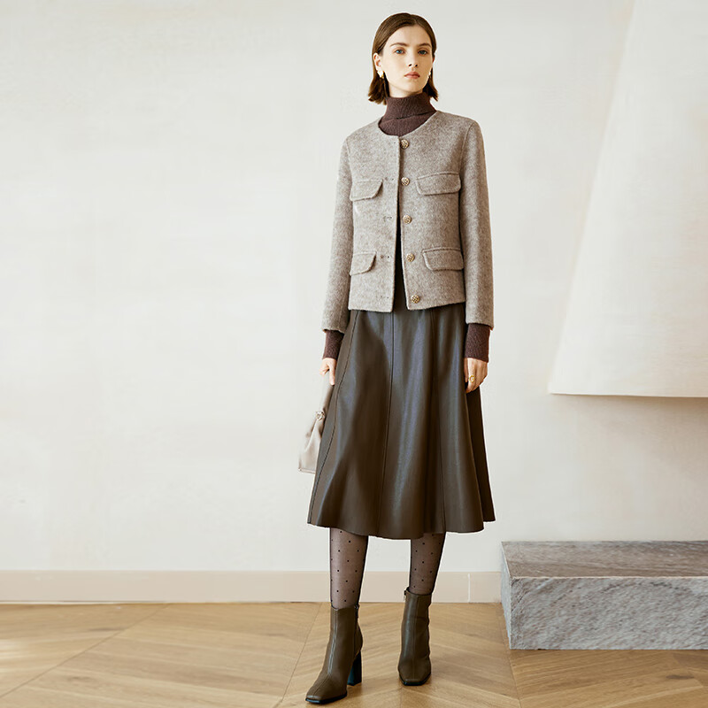 Yanyu Xiaoxiangfeng Woolen Coat Women's Winter 2025 Commuting Round Neck Temperament Short Wool Coat Light Coffee L