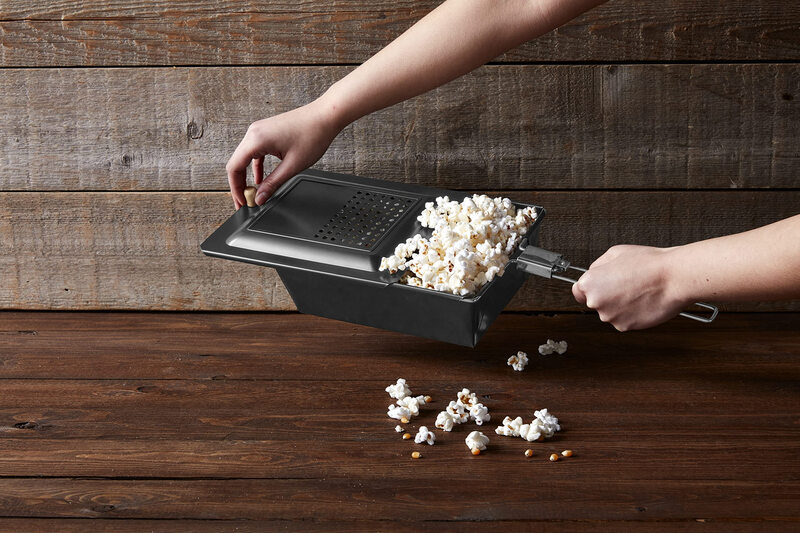 Mud Pie manual retro camping barbecue popcorn machine, metal material, 63cm large grill, old-fashioned outdoor cooking tools