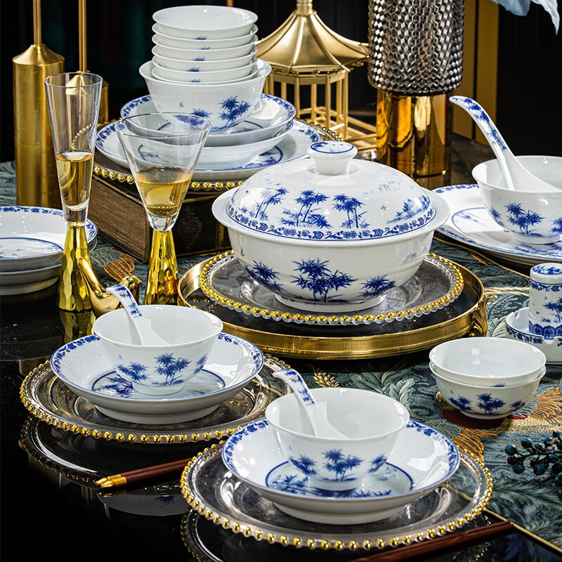 Jinlanchun Jingdezhen blue and white porcelain kaolin underglaze color high temperature white porcelain dish set household tableware complete set of bowls and plates gift blue and white bamboo shadow丨underglaze color丨leather box 40 pieces