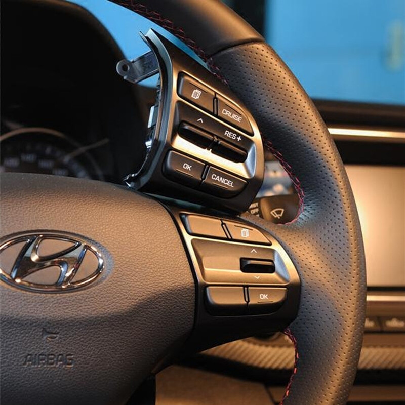 Hyundai's new Tucson leading famous figure IX35 modified cruise control multi-function steering wheel button module original brand new Tucson domestic brand fixed speed button