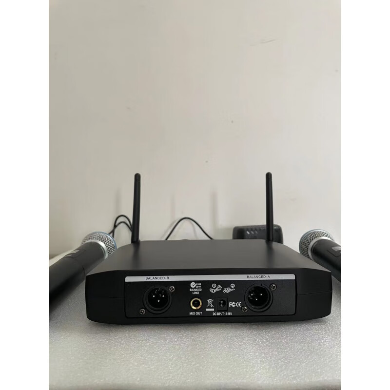 SHURESHUREGLXD4 one-to-two wireless microphone stage FM KTV conference performance microphone GLXD4