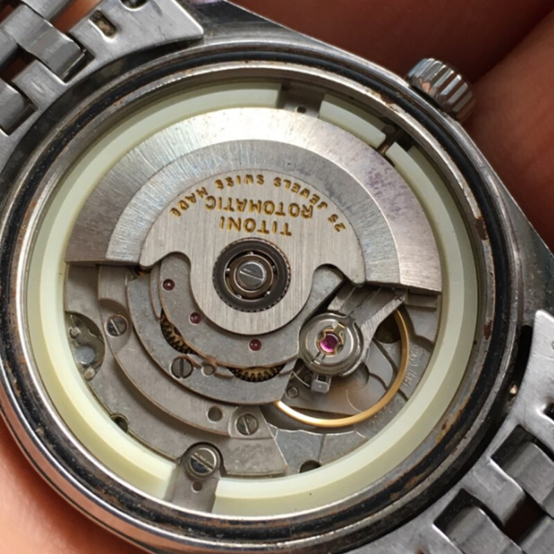 Watch repair shop, watch repair and maintenance services, mechanical watch washing, oil cleaning, mirror replacement, battery watch repair, basic services