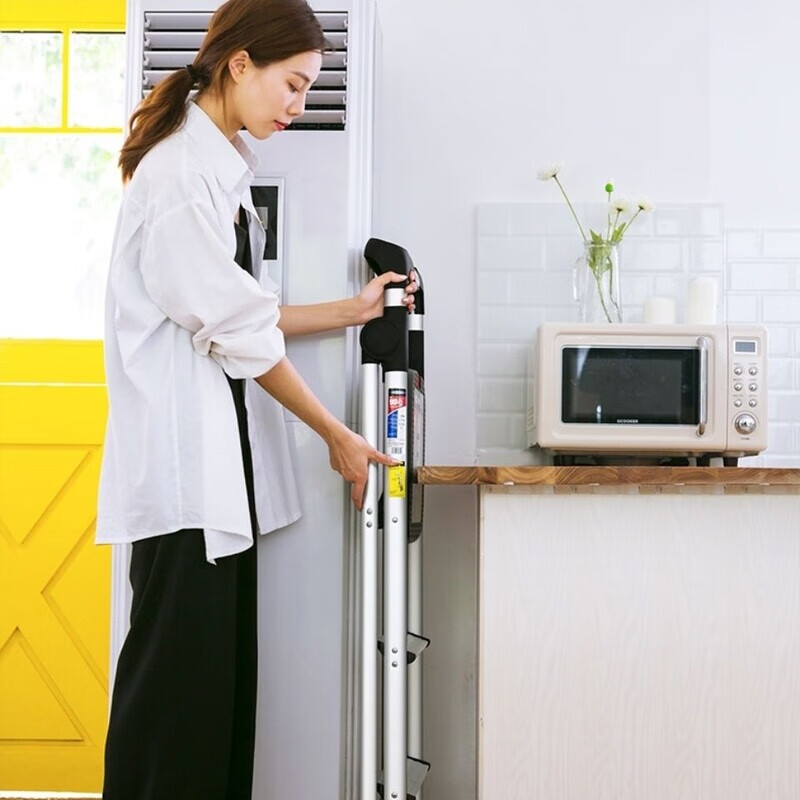 Stable AJ4 aluminum alloy ultra-light multi-functional household 4-step folding ladder that does not take up space. Stable AJ4 aluminum alloy ultra-light multi-functional household 4-step folding ladder does not take up space.