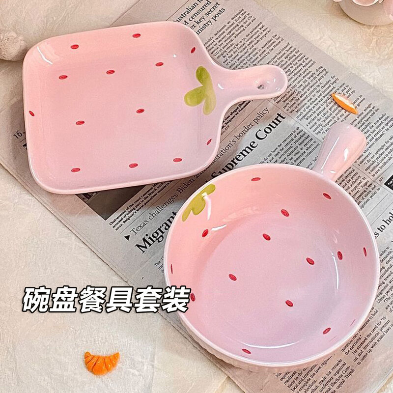 Biyaki girl's one-person meal, cute and good-looking strawberry hand-held rice bowl, instant noodle bowl, household ceramic underglaze color tableware set, 8-piece set, handle 1 bowl, 1 plate + 2 bowls, 2 spoons, 2 chopsticks