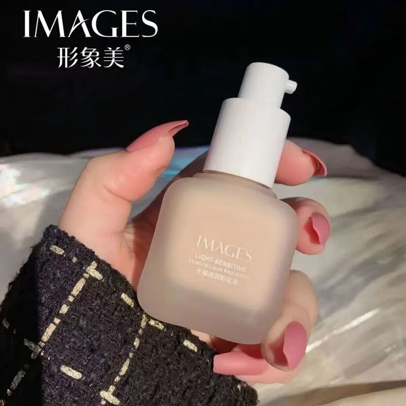 Image-beautiful, translucent liquid foundation that naturally covers blemishes without makeup. It moisturizes, brightens, and evens skin tone. It’s not easy to remove makeup.