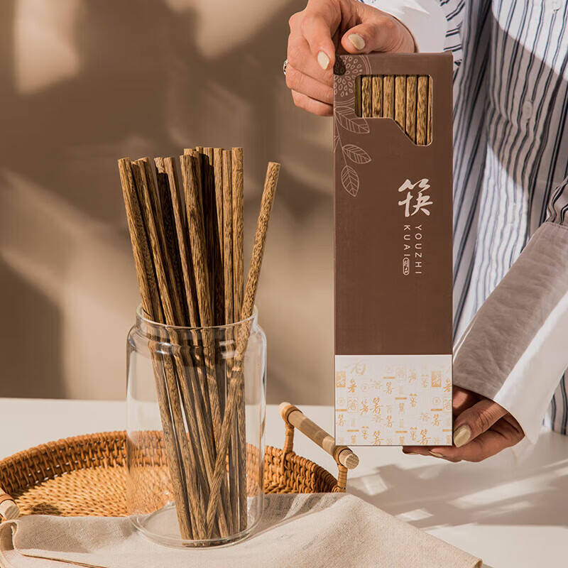 Jingyan red sandalwood chopsticks, natural antibacterial wooden chopsticks, household solid wood, no paint and no wax, chopsticks and tableware set, family pack, red sandalwood chopsticks, 10 pairs, natural logs | no paint, no wax | durable and anti-corrosion