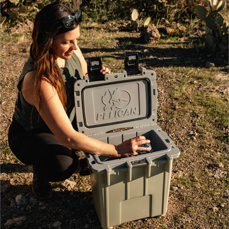 Pelican outdoor portable insulated box 18.9L camping fishing picnic cooler waterproof and durable