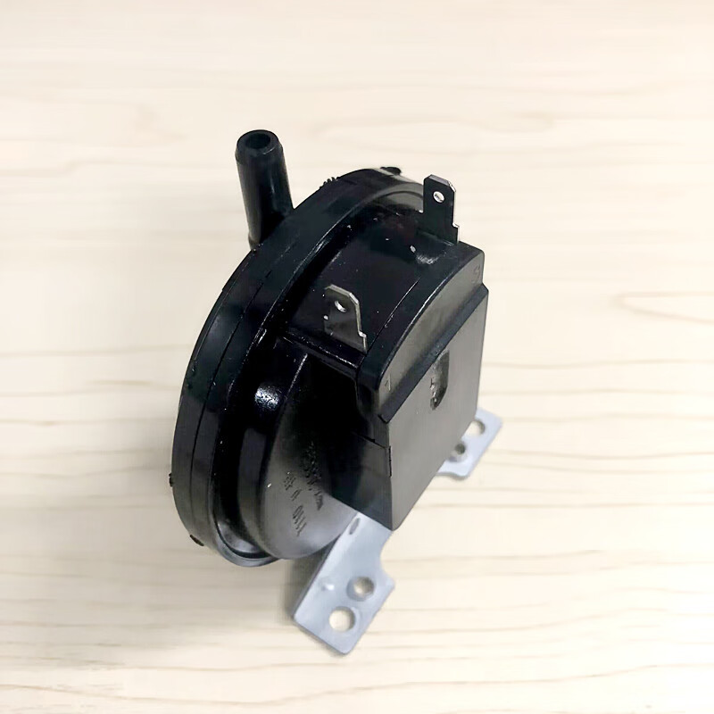 Suitable for gas water heater wind pressure switch A410G-F006 natural gas E5 wind control switch single nozzle accessories 39/65Pa Jiuhe single hole