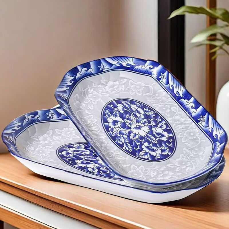 Household Chinese-style blue and white porcelain large ceramic fish plate deep plate underglaze color plate that can withstand high temperatures and does not fade. Blue and white porcelain fish plate diameter 30cm*1 piece