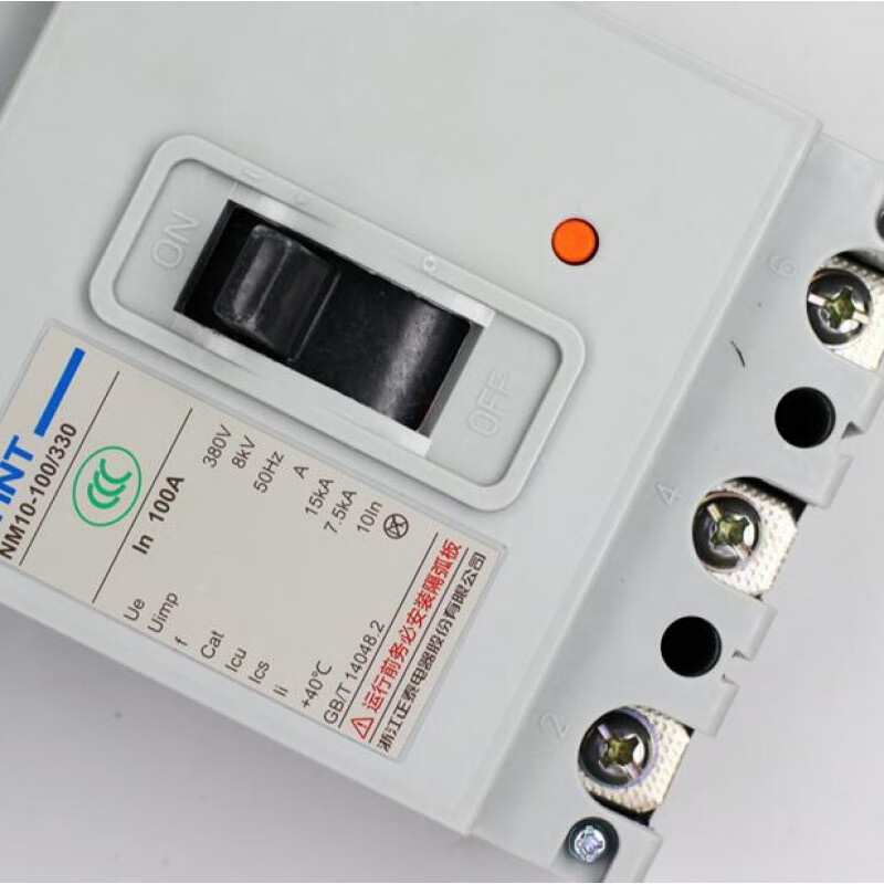 Three-phase circuit breaker -100/330 100A 60A ue380V 50hz 8kv old black shell 100A x 3P