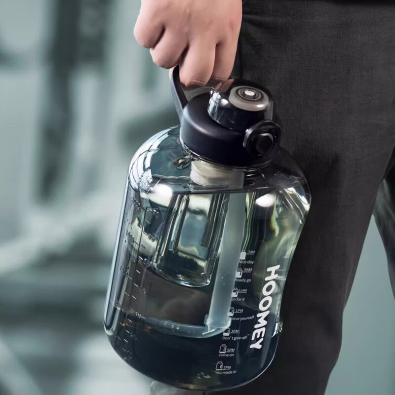 Poppy Bear tons of tons of large-capacity water cups men's sports fitness kettle high temperature resistant summer bucket big belly cup tons of buckets black iron black + cup brush 1800ml