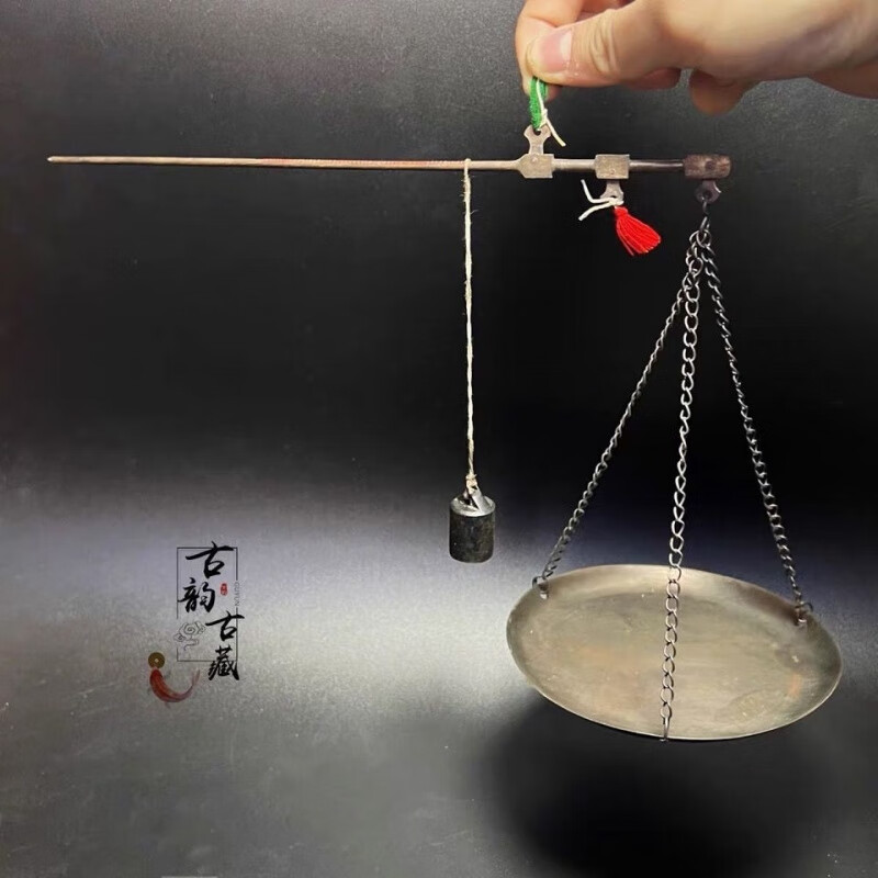Huanjin ancient old-fashioned small copper scale weighing grams of Chinese medicinal materials old steelyard weighing centimeters and other weighing small steelyard imitation antique bronze scale ornaments Ancient old-fashioned small copper scale weighing old steelyard steelyard of Chinese medicinal materials