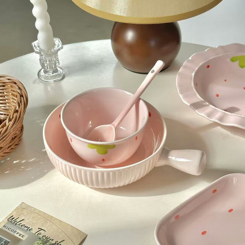 Cream powder strawberry ceramic bowl and spoon for household high-looking rice bowl girl's heart dessert bowl underglaze color tableware set 1 piece light pink strawberry handle bowl