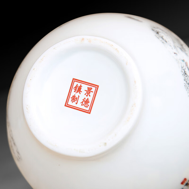 Proud Jingdezhen ceramic small vase, new Chinese-style handicrafts, living room decorations, wine cabinet, office rack decorations, accompanying vase appreciation (with wooden rotating base)