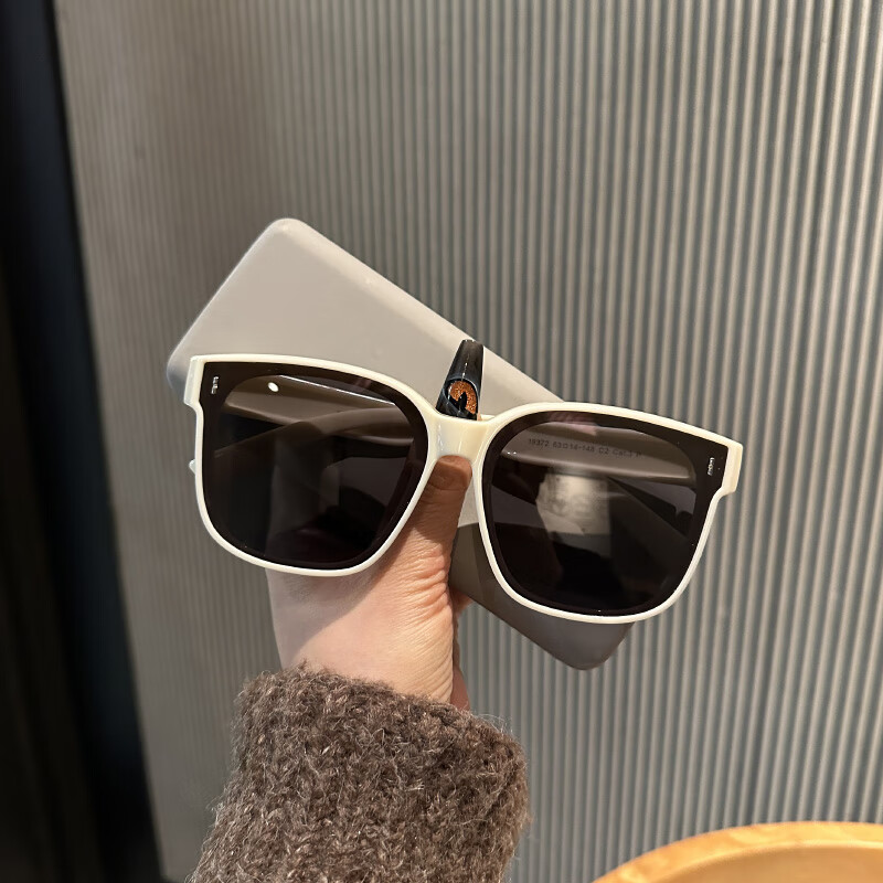 Boshide set of glasses, sunglasses, sunglasses set for myopia glasses, anti-glare polarized sunglasses for driving, off-white frame polarizer