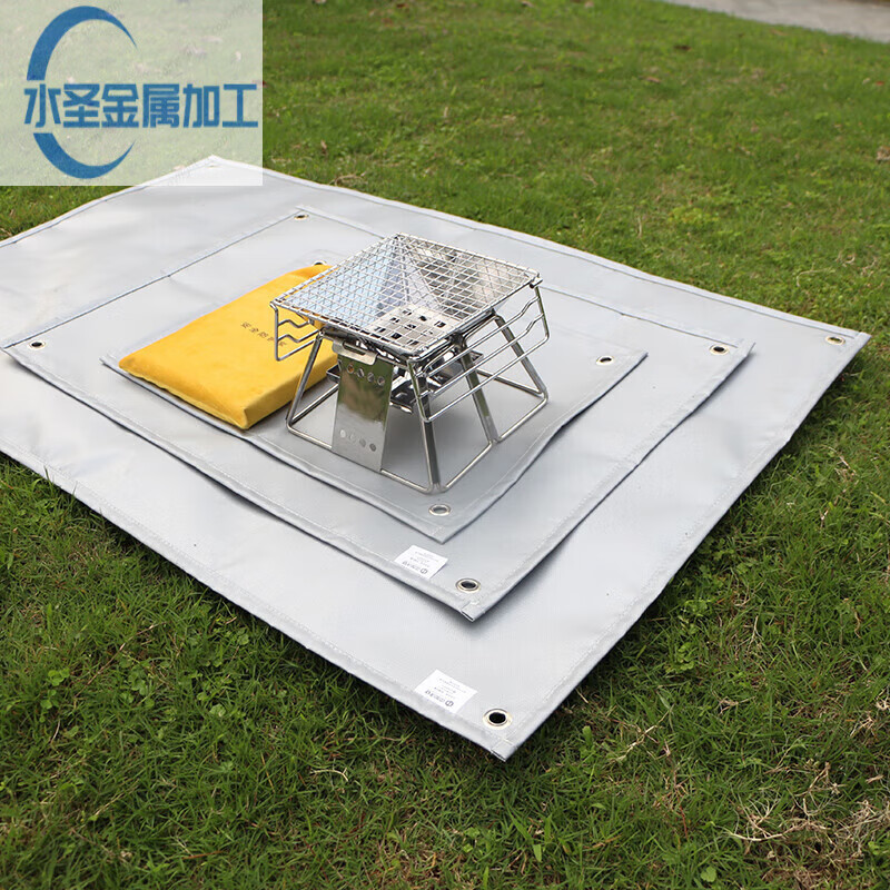 Outdoor camping fireproof mat, camping fireproof cloth, flame retardant, high temperature resistant, insulated picnic barbecue mat, silicone fire blanket, silver gray mini double-sided silicone fireproof mat丨35*35CM (partition