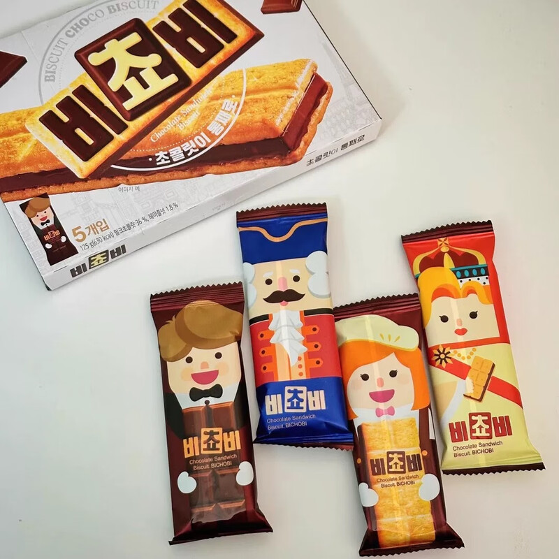 Orion Korea imported chocolate sandwich biscuits 125g sandwich biscuits hazelnut sandwich snacks casual black chocolate wafer